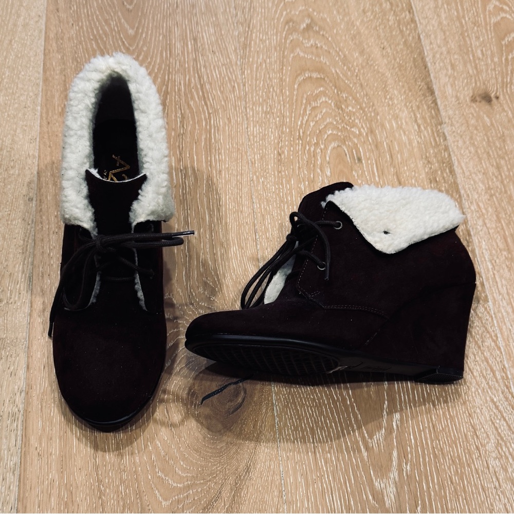 NWOB A2 By Aerosoles Brown Wedge Ankle Boots with Faux Sherpa, Size 7.5